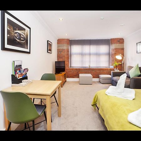 58 Cocoa Suites York Extérieur photo