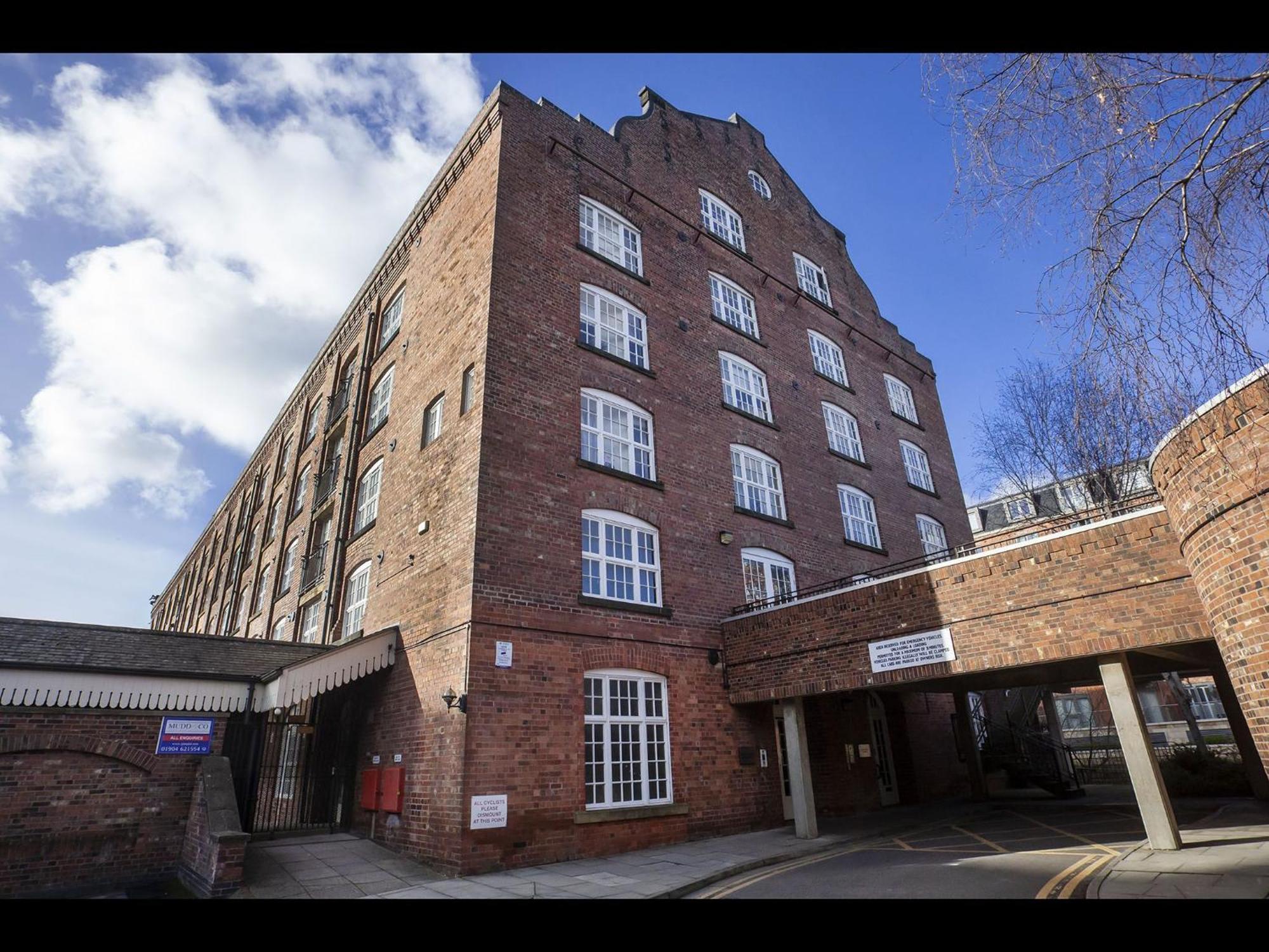 58 Cocoa Suites York Extérieur photo