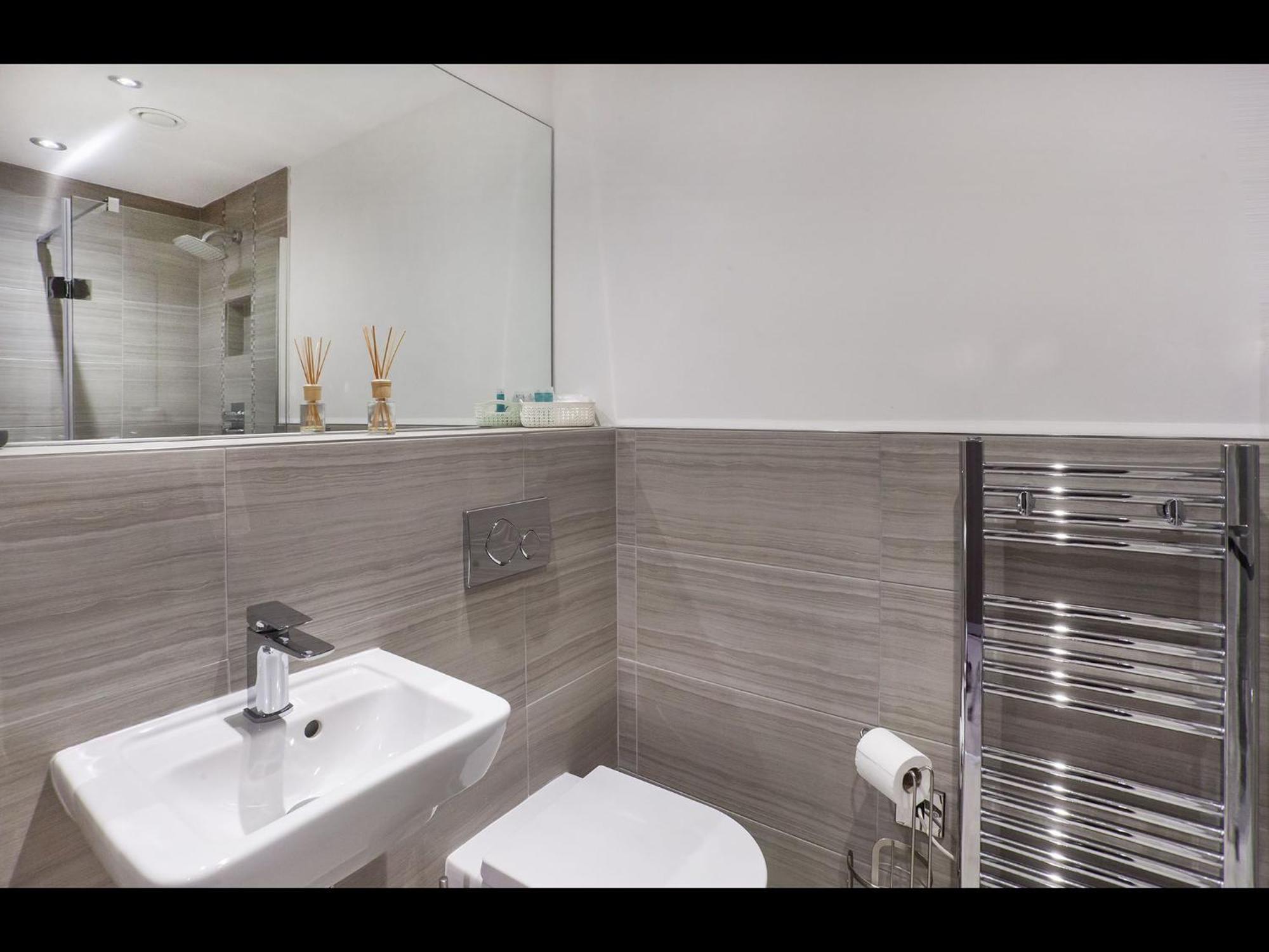 58 Cocoa Suites York Extérieur photo