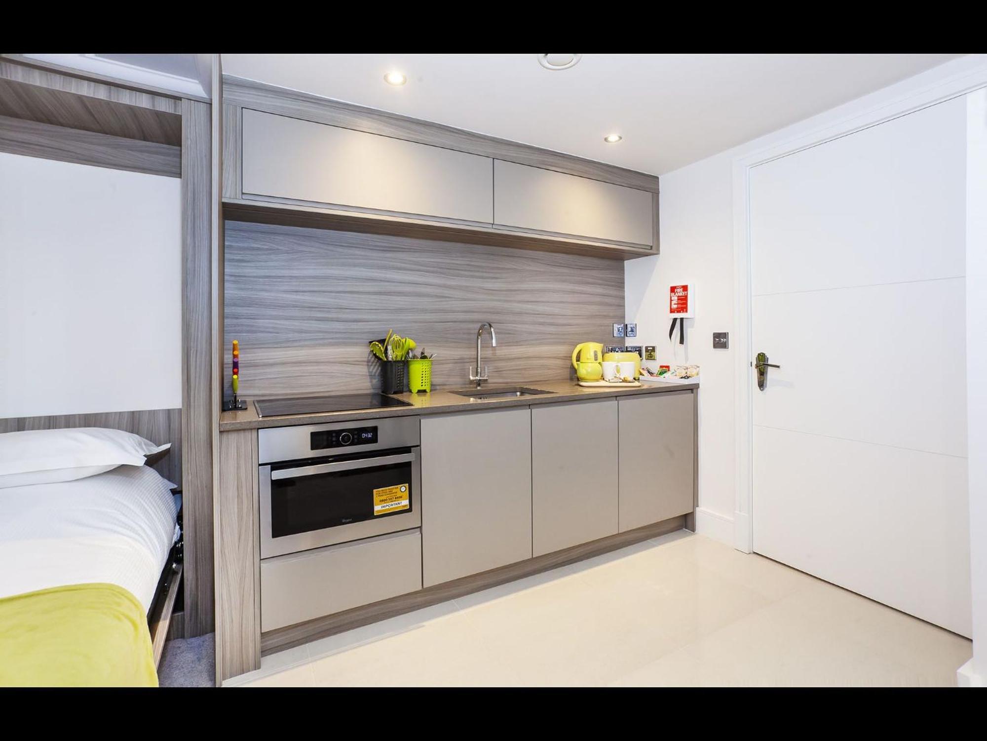 58 Cocoa Suites York Extérieur photo