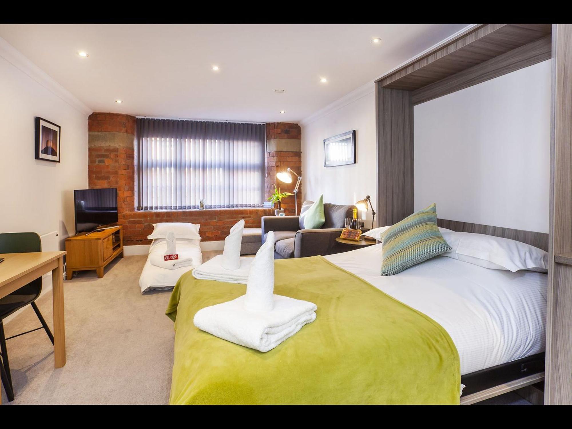 58 Cocoa Suites York Extérieur photo
